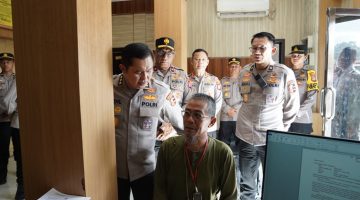 Asisten Utama Kapolri Bidang Operasi (Astamaops Kapolri) Komjen Fadil Imran saat melakukan kunjungan kerja ke Polresta Sorong Kota, Papua Barat Daya, Kamis (16/7/2026).