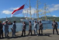 Komandan Komando Daerah Angkatan Laut (Dankodaeral) VIII Laksda TNI Dery Triesananto Suhendi, S.E., M.Tr.Opsla., yang diwakili Asisten Personel (Aspers) Dankodaeral VIII melaksanakan merplug atau melepas keberangkatan KRI Bima Suci dari Dermaga Samla Satrol Kodaeral VIII Bitung menuju Pangkalan TNI AL Surabaya, Sabtu (18/7/2026).
