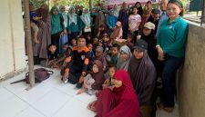 PT PLN (Persero) Unit Pelaksana Pelayanan Pelanggan (UP3) Tolitoli bersama Yayasan Baitul Maal (YBM) PLN, Persatuan Istri Karyawan dan Karyawati (PIKK) PLN, serta Perwakilan Istri Pegawai Danantara menyalurkan bantuan perlengkapan belajar kepada anak-anak yang membutuhkan di Kabupaten Tolitoli, Minggu (20/7/2026).
