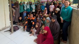 PT PLN (Persero) Unit Pelaksana Pelayanan Pelanggan (UP3) Tolitoli bersama Yayasan Baitul Maal (YBM) PLN, Persatuan Istri Karyawan dan Karyawati (PIKK) PLN, serta Perwakilan Istri Pegawai Danantara menyalurkan bantuan perlengkapan belajar kepada anak-anak yang membutuhkan di Kabupaten Tolitoli, Minggu (20/7/2026).