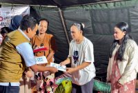 PT PLN (Persero) melalui program PLN Peduli, Yayasan Baitul Maal (YBM) PLN, dan Serikat Pegawai PLN UP3 Tolitoli bergerak cepat menyalurkan bantuan kemanusiaan kepada warga terdampak kebakaran di Jalan Yos Sudarso KM 1, Kelurahan Panasakan, Kabupaten Tolitoli, Minggu (20/7/2026).