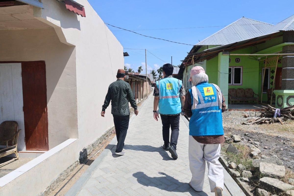 PT PLN (Persero) melalui Unit Induk Distribusi Sulawesi Utara, Sulawesi Tengah, dan Gorontalo (UID Suluttenggo) terus memperkuat komitmen sosial melalui Program Tanggung Jawab Sosial dan Lingkungan (TJSL).