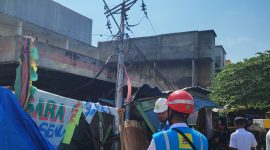 PT PLN (Persero) UP3 Palu bergerak cepat memulihkan pasokan listrik yang sempat terhenti akibat robohnya tiang listrik di Jalan Bayam, kawasan Pasar Tradisional Inpres Manonda, Kecamatan Palu Barat.