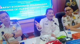 Asisten Deputi Kemenko Kumham Imipas, Herdaus (tengah) didampingi Kakanim Kelas II TPI Tahuna Ready Jootje Ratag (kanan) dan  Kakanim Kelas II TPI Bitung, Ruri H Roesman (kiri).(Foto;Yudi/pilar)