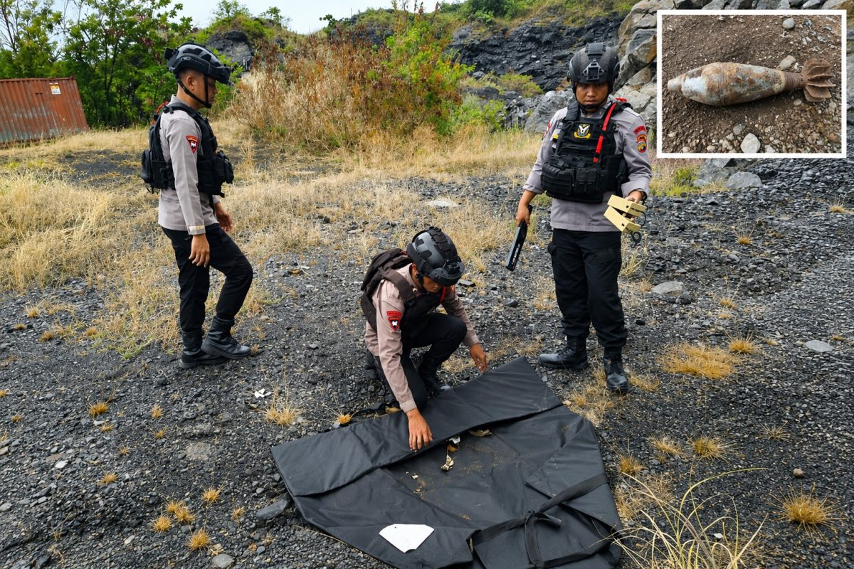 Tim Komposit Detasemen Gegana Satuan Brimob Polda Sulawesi Utara berhasil menangani dan memusnahkan mortir yang ditemukan warga di lahan milik masyarakat di Jalan Sea, Kecamatan Malalayang, Kota Manado.