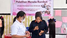 Lembaga Pemasyarakatan (Lapas) Perempuan Kelas IIB Manado terus memperkuat program pembinaan kemandirian bagi warga binaan melalui pelatihan keterampilan tata rambut.