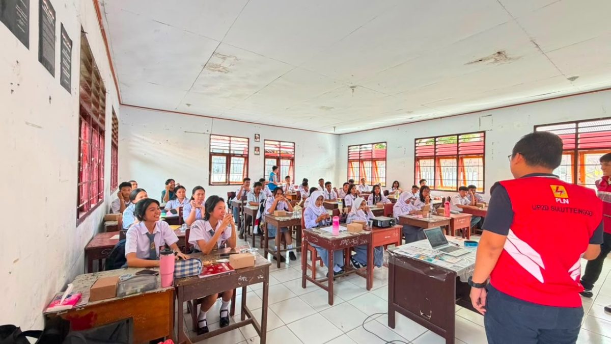 PT PLN (Persero) melalui Unit Pelaksana Pengatur Distribusi (UP2D) Suluttenggo menggelar program PLN Goes To School di SMA Negeri 3, Kota Manado, sebagai upaya meningkatkan kesadaran keselamatan ketenagalistrikan di kalangan pelajar.