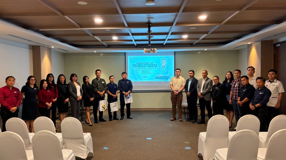 Luwansa Hotel Manado memperkuat kepedulian terhadap kesehatan karyawan melalui kegiatan Health Talk bertema “Cegah Serangan Jantung, Tetap Produktif Bekerja”, Senin (27/7/2026).