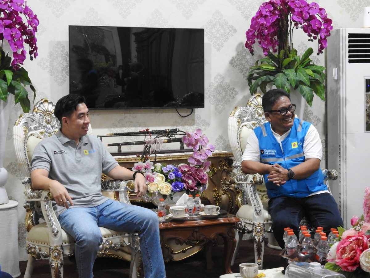 GM PLN UID Suluttenggo Usman Bangun bersama Bupati Sangihe Michael Thungari di Rumah Jabatan Bupati, Senin (27/7/2026).
