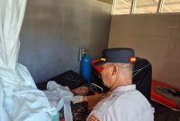 Kesigapan warga menyelamatkan seorang perempuan yang diduga hendak mengakhiri hidupnya di Jembatan Bintauna Pantai, Kecamatan Bintauna, Kabupaten Bolaang Mongondow Utara, Selasa (28/7/2026).