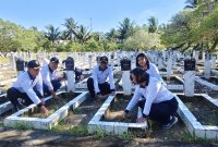 Komando Daerah Angkatan Laut (Kodaeral) VIII menggelar kerja bakti massal di Taman Makam Pahlawan (TMP) Kairagi, Manado, sebagai bentuk penghormatan kepada para pahlawan sekaligus menjaga kebersihan lingkungan.