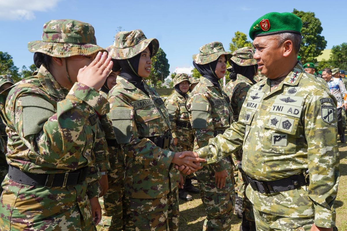 Panglima Kodam XIII/Merdeka Mayjen TNI Mirza Agus, S.I.P., memimpin upacara penutupan Pendidikan dan Pelatihan Sarjana Penggerak Pembangunan Indonesia (SPPI) Koperasi Desa/Kelurahan Merah Putih (KDKMP) dan Kampung Nelayan Merah Putih (KNMP) Tahun 2026.