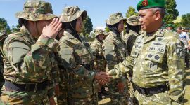 Panglima Kodam XIII/Merdeka Mayjen TNI Mirza Agus, S.I.P., memimpin upacara penutupan Pendidikan dan Pelatihan Sarjana Penggerak Pembangunan Indonesia (SPPI) Koperasi Desa/Kelurahan Merah Putih (KDKMP) dan Kampung Nelayan Merah Putih (KNMP) Tahun 2026.