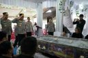 Kapolda Sulut Irjen Pol Roycke Harry Langie mengunjungi rumah duka Briptu Excel Mamuli di Desa Kakas, Kabupaten Minahasa, Kamis (2/7/2026).