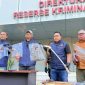 Polda Sulut  membongkar praktik pembuatan dan penjualan senjata tajam ilegal di Kabupaten Minahasa Utara.