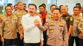 Kapolri Jenderal Polisi Drs. Listyo Sigit Prabowo, M.Si., bersama Jaksa Agung Republik Indonesia Prof. Dr. H. Sanitiar Burhanuddin, S.H., M.M., memperkuat sinergi dan soliditas antarpenegak hukum melalui pertemuan yang digelar di Gedung Kejaksaan Agung RI, Jakarta Selatan, Senin (13/7/2026).
