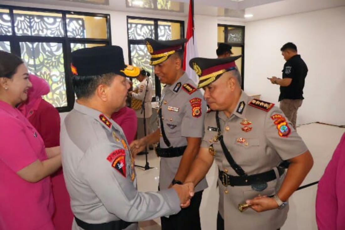 Polda Sulawesi Utara menggelar serah terima jabatan (Sertijab) Pejabat Utama (PJU) dan Kapolres jajaran di Aula Presisi Polda Sulut, Rabu (8/7/2026).
