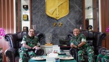 Pangdam XIII/Merdeka Mayjen TNI Mirza Agus menerima audiensi Wakil Kepala Staf Teritorial (Wakaster) TNI Mayjen TNI Suhardi bersama rombongan di Markas Kodam XIII/Merdeka, Kamis (9/7/2026).