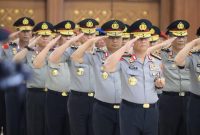 Kapolri Jenderal Pol. Listyo Sigit Prabowo memimpin upacara kenaikan pangkat personel Polri di Mabes Polri, Jakarta, Selasa (30/6/2026).