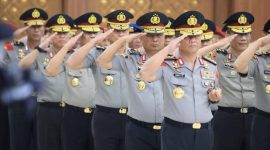 Kapolri Jenderal Pol. Listyo Sigit Prabowo memimpin upacara kenaikan pangkat personel Polri di Mabes Polri, Jakarta, Selasa (30/6/2026).