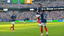 Timnas Prancis memastikan langkah ke babak 16 besar Piala Dunia 2026 usai mengalahkan Swedia dengan skor meyakinkan 3-0 pada babak 32 besar.