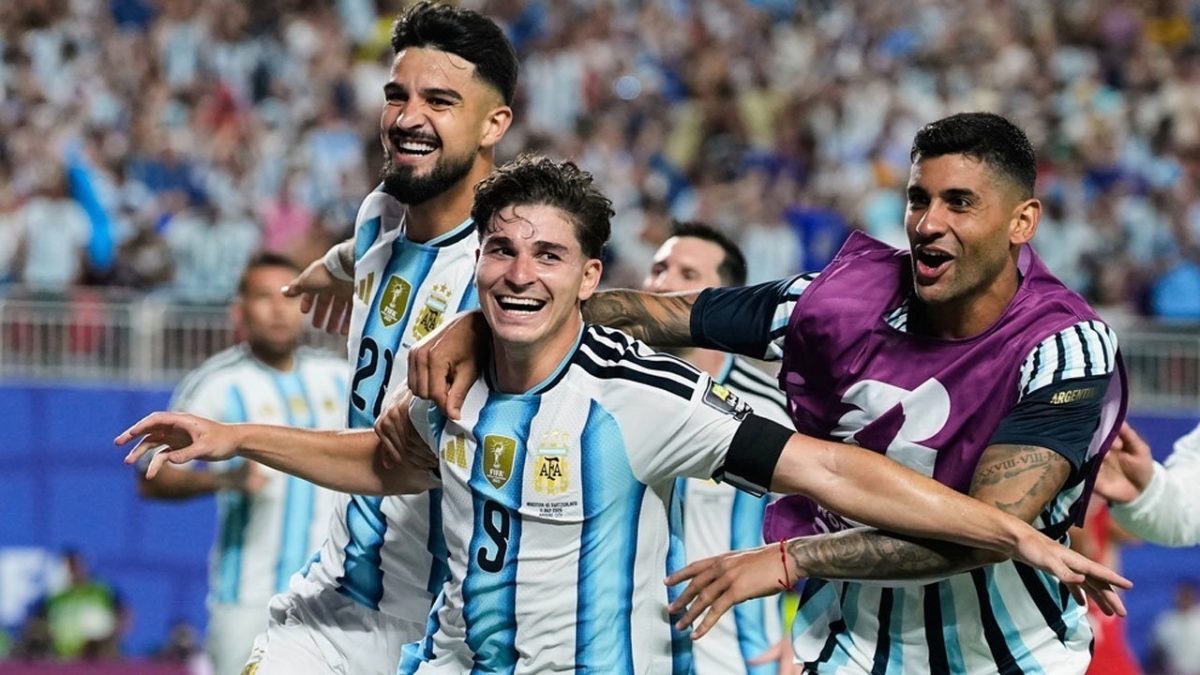 Argentina memastikan langkah ke semifinal Piala Dunia 2026 setelah menundukkan Timnas Swiss dengan skor 3-1 melalui babak tambahan waktu dalam laga perempat final yang berlangsung di Kansas City Stadium, Minggu (12/7/2026).