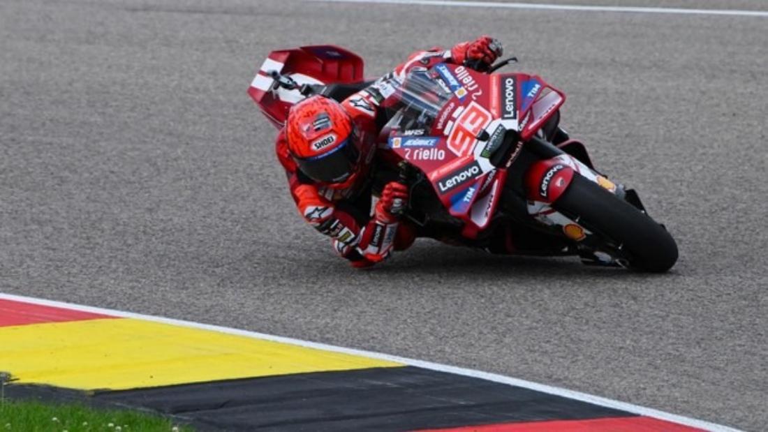 Marc Marquez sukses memperketat persaingan papan atas klasemen MotoGP 2026 usai menjuarai MotoGP Jerman di Sirkuit Sachsenring, Minggu (12/7/2026).