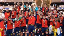 Timnas Spanyol sukses menorehkan sejarah dengan menjuarai Piala Dunia 2026 setelah mengalahkan juara bertahan Argentina dengan skor tipis 1-0 pada partai final yang berlangsung di New York New Jersey Stadium, Senin (20/7/2026) dini hari WIB.