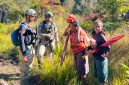 Personel Operasi Damai Cartenz-2026 melaksanakan patroli dialogis sekaligus memberikan layanan kesehatan kepada masyarakat di Distrik Sinak, Kabupaten Puncak, Papua, Selasa (21/7/2026).