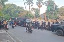 Aparat kepolisian masih melakukan pengamanan di kawasan Jalan Tambak, Pegangsaan, Kecamatan Menteng, Jakarta Pusat, hingga Senin (27/7/2026) pagi