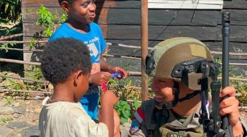 Satgas Operasi Damai Cartenz-2026 menggelar patroli dialogis di Distrik Muara, Kabupaten Puncak Jaya, Papua, Minggu (26/7/2026).
