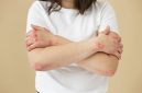 Penyakit autoimun dapat menyerang siapa saja, tetapi perempuan memiliki risiko yang jauh lebih tinggi dibandingkan laki-laki.