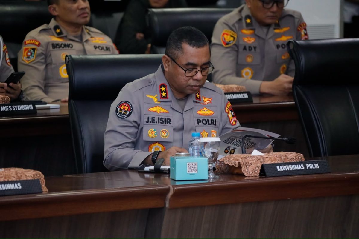 Kadiv Humas Polri Irjen Pol. Johnny Eddizon Isir saat memberikan keterangan.