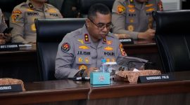 Kadiv Humas Polri Irjen Pol. Johnny Eddizon Isir saat memberikan keterangan.