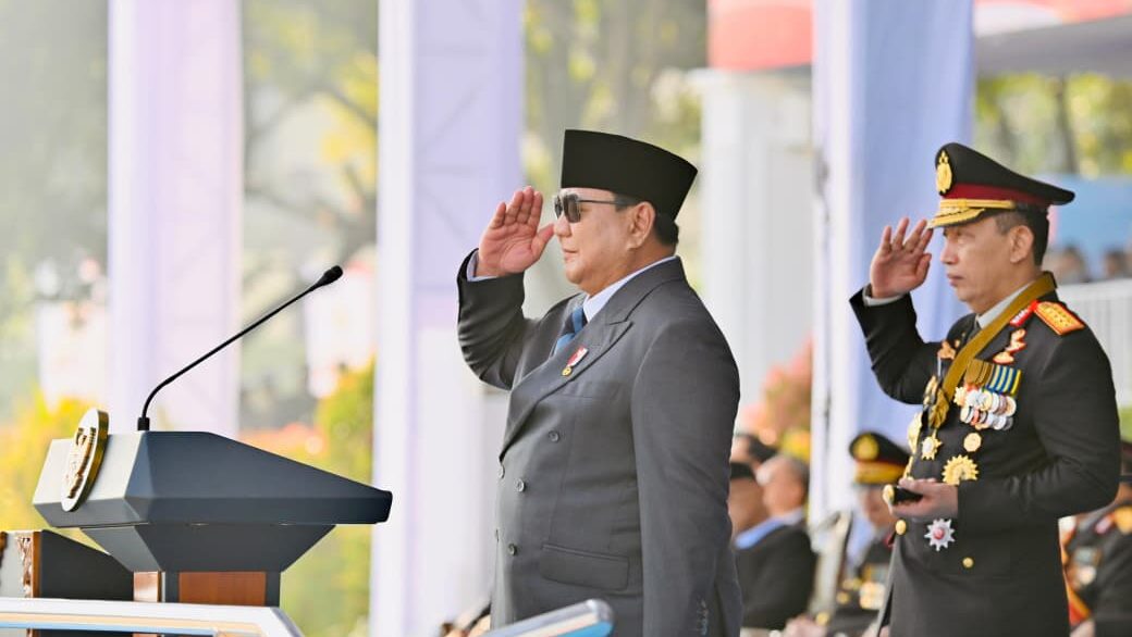 Presiden Prabowo Subianto menyampaikan amanat pada Upacara Peringatan ke-80 Hari Bhayangkara Tahun 2026 yang digelar di Lapangan Satuan Latihan Korbrimob, Cikeas, Kabupaten Bogor, pada Rabu, 1 Juli 2026. Foto: BPMI Setpres/Laily Rachev