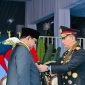 Presiden Prabowo Subianto menerima penganugerahan Medali Keamanan dan Keselamatan Publik (Loka Praja Samrakshana) pada Upacara Peringatan ke-80 Hari Bhayangkara Tahun 2026 yang digelar di Lapangan Satuan Latihan Korps Brigade Mobil (Korbrimob), Cikeas, Kabupaten Bogor, pada Rabu, 1 Juli 2026. Foto: BPMI Setpres/Laily Rachev