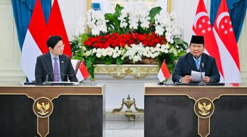 Presiden Prabowo Subianto menegaskan komitmen Indonesia dan Singapura untuk menjaga perdamaian kawasan serta memperkuat keamanan Selat Malaka dalam pertemuan Leader's Retreat bersama Perdana Menteri Singapura Lawrence Wong di Istana Merdeka, Senin (6/7/2026).