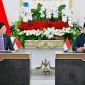 Presiden Prabowo Subianto menegaskan komitmen Indonesia dan Singapura untuk menjaga perdamaian kawasan serta memperkuat keamanan Selat Malaka dalam pertemuan Leader's Retreat bersama Perdana Menteri Singapura Lawrence Wong di Istana Merdeka, Senin (6/7/2026).