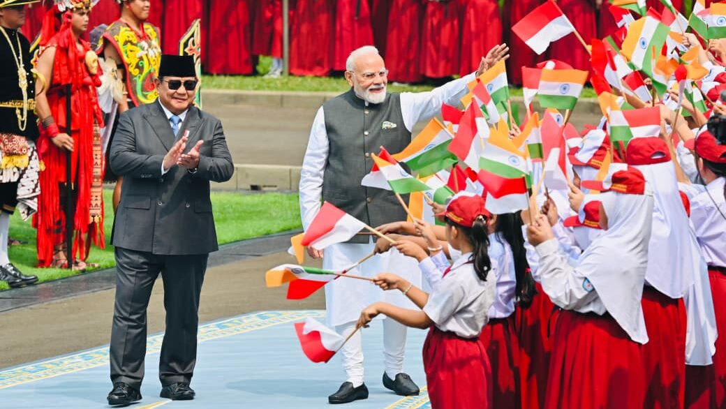 Perdana Menteri (PM) India Narendra Modi mendapat sambutan meriah saat melakukan kunjungan kenegaraan di Istana Merdeka, Jakarta, Selasa (7/7/2026).