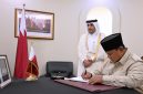 Presiden Prabowo Subianto menandatangani Book of Condolence atau buku duka cita di Kedutaan Besar Negara Qatar, Jakarta, pada Rabu, 15 Juli 2026. Foto: BPMI Setpres/Muchlis Jr