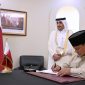 Presiden Prabowo Subianto menandatangani Book of Condolence atau buku duka cita di Kedutaan Besar Negara Qatar, Jakarta, pada Rabu, 15 Juli 2026. Foto: BPMI Setpres/Muchlis Jr