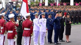 Presiden Prabowo Subianto memimpin Upacara Prasetya Perwira (Praspa) Tentara Nasional Indonesia (TNI) dan Kepolisian Negara Republik Indonesia (Polri) Tahun 2026 yang digelar di halaman depan Istana Merdeka, Jakarta, pada Rabu, 22 Juli 2026. Foto: BPMI Setpres/Muchlis Jr