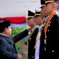 Presiden Prabowo Subianto memimpin Upacara Prasetya Perwira (Praspa) Tentara Nasional Indonesia (TNI) dan Kepolisian Negara Republik Indonesia (Polri) Tahun 2026 yang digelar di halaman depan Istana Merdeka, Jakarta, pada Rabu, 22 Juli 2026. Foto: BPMI Setpres/Rusman