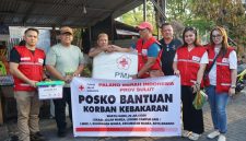 Palang Merah Indonesia (PMI) Provinsi Sulawesi Utara bersama PMI Kota Manado menyalurkan bantuan kemanusiaan kepada korban kebakaran di Kelurahan Wanea, Kecamatan Wanea, Kota Manado.