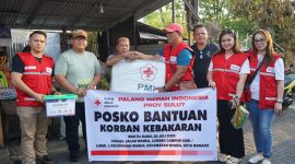 Palang Merah Indonesia (PMI) Provinsi Sulawesi Utara bersama PMI Kota Manado menyalurkan bantuan kemanusiaan kepada korban kebakaran di Kelurahan Wanea, Kecamatan Wanea, Kota Manado.