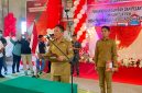 Bupati Franky Donny Wongkar, SH melantik Hukum Tua Desa Pakuweru Utara Lisa Taogan, SE dan Hukum Tua Desa Sapa Timur, Sudirman Damopolii, di GOR Desa Pakuweru Utara, Kecamatan Tenga, Selasa (4/8/2026).