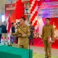 Bupati Franky Donny Wongkar, SH melantik Hukum Tua Desa Pakuweru Utara Lisa Taogan, SE dan Hukum Tua Desa Sapa Timur, Sudirman Damopolii, di GOR Desa Pakuweru Utara, Kecamatan Tenga, Selasa (4/8/2026).