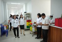 Foto Dok: Wakil Bupati Minahasa Vanda Sarundajang bersama Dirut dr. Nancy Mongdong. 