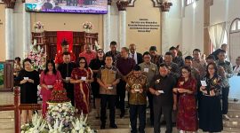 Bupati Minahasa, Dr. Robby Dondokambey, S.Si., M.AP., didampingi Ketua Tim Penggerak PKK Kabupaten Minahasa, Martina W. Dondokambey - Lengkong, beserta jajaran Pemerintah Kabupaten Minahasa menghadiri Ibadah Syukur Hari Ulang Tahun (HUT) ke-37 Jemaat GMIM Riedel Wawalintouan, Wilayah Tondano Dua, pada Minggu (30/8/2026).