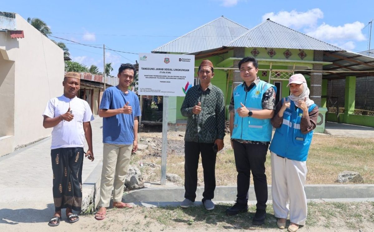PT PLN (Persero) Unit Induk Distribusi Sulawesi Utara, Sulawesi Tengah, dan Gorontalo (UID Suluttenggo) melalui Unit Pelaksana Pelayanan Pelanggan (UP3) Gorontalo meresmikan bantuan Program Tanggung Jawab Sosial dan Lingkungan (TJSL) di Kelurahan Tilihuwa, Kecamatan Limboto, Kabupaten Gorontalo, pada Jumat (17/7).